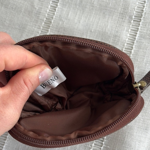 Bueno Tapestry Coin Purse  with Vintage Floral Design - Picture 7 of 13